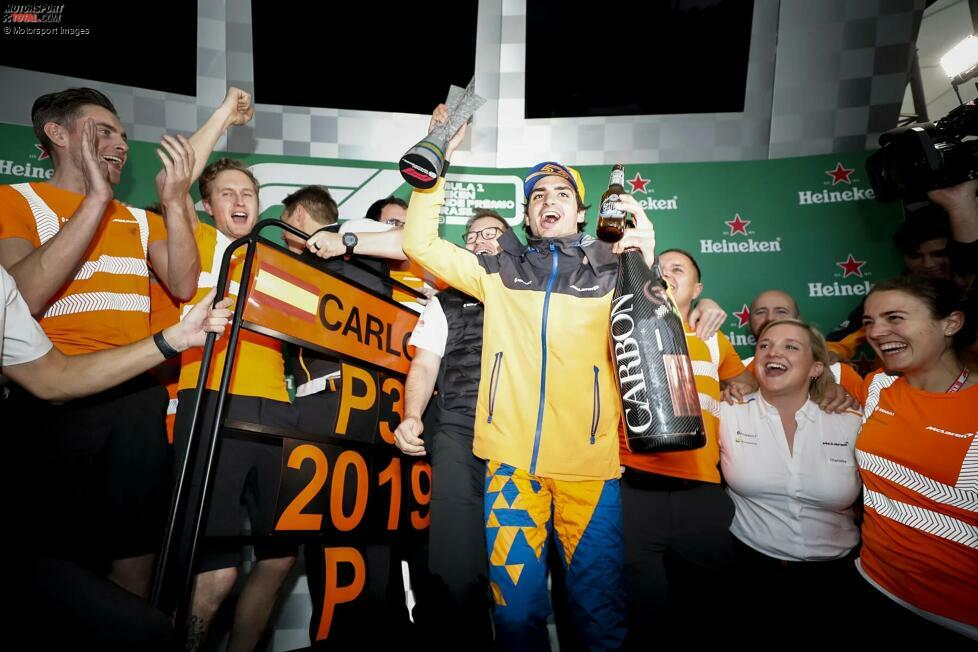 Carlos Sainz (Brasilien 2019): Pech für den Spanier: Er darf seinen ersten Podestplatz nicht auf dem offiziellen Podium feiern. Denn Lewis Hamilton, der ursprünglich Dritter war, bekommt nach dem Rennen eine Strafe aufgebrummt. Sainz rutscht einen Platz nach oben und holt die Feier mit seinem McLaren-Team dann einfach privat nach.