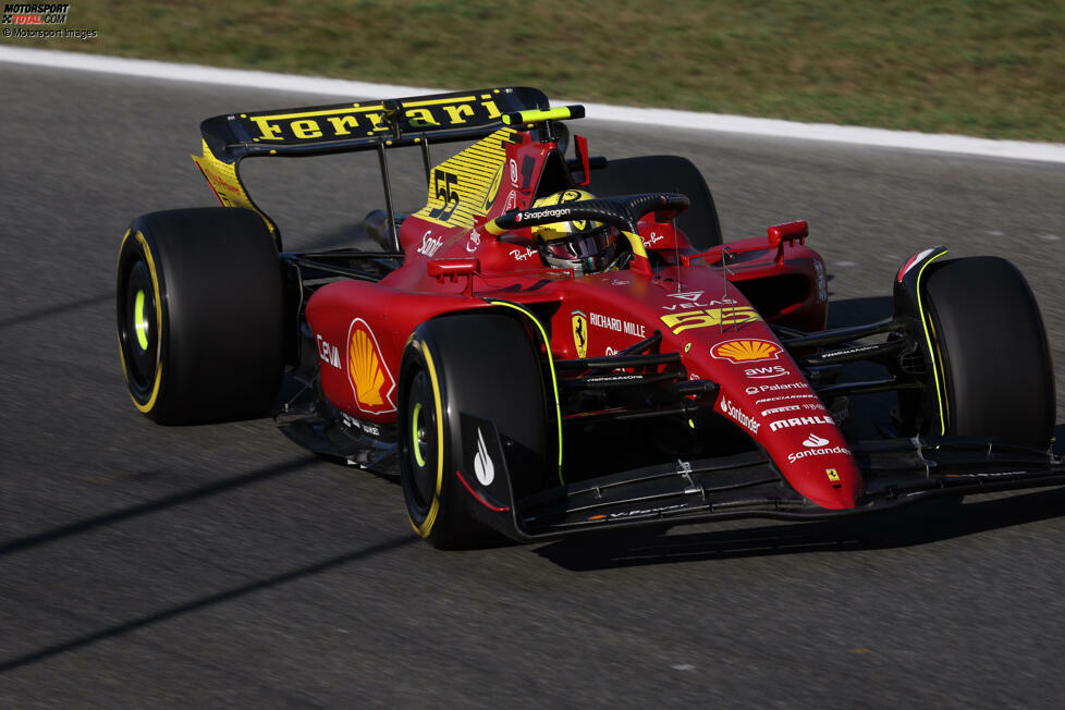 75 Jahre Ferrari im Jahr 2022 sind der Anlass für gelbe Farbtupfer auf den Formel-1-Autos, die beim Italien-Grand-Prix antreten. Die Motorhaube und der Heckflügel werden umgestaltet, auch die Startnummer erhält einen neuen Farbton. Und ganz ähnlich ...