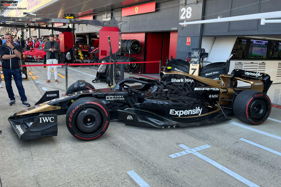 ... sich darunter eigentlich ein Formel-2-Auto verbirgt, der wird das auf den ersten Blick wahrscheinlich auch nicht erkennen.