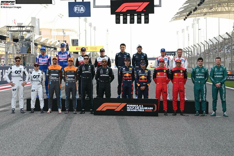 2022 - Vorne: P. Gasly, Y. Tsunoda, D. Ricciardo, L. Norris, G. Russell, L. Hamilton, M. Verstappen, S. Perez, C. Leclerc, C. Sainz Jr, L. Stzroll, N. Hülkenberg (Ersatz für S. Vettel); Hinten: F. Alonso, E. Ocon, G. Zhou, V. Bottas, A. Albon, N. Latifi, M. Schumacher, K. Magnussen.