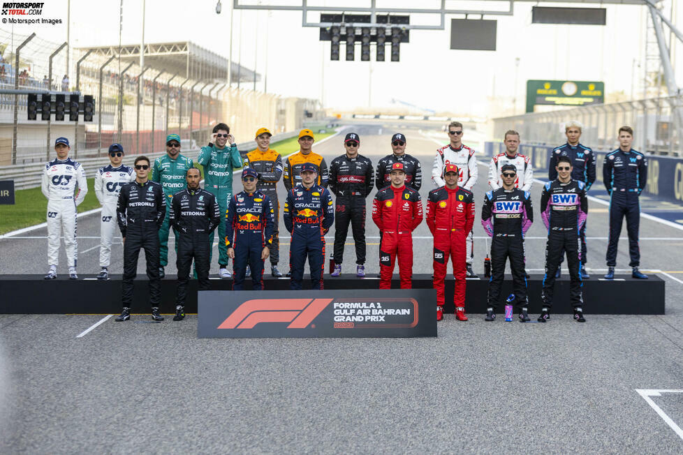So sieht das Formel-1-Starterfeld in der Saison 2023 aus. Diese Gruppenfotos haben Tradition, weshalb wir die Exemplare der 20 vergangenen Jahre in dieser Bilderstrecke zusammengestellt haben. Einfach weiterklicken!