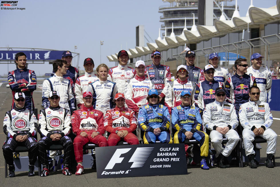 2006 - Vorne: R. Barrichello, J. Button, M. Schumacher, F. Massa, F. Alonso, G. Fisichella, K. Räikkönen, J. P. Montoya; Mitte: M. Webber, N. Rosberg, R. Schumacher, J. Trulli, C. Klien, D. Coulthard; Hinten: V. Liuzzi, S. Speed, T. Sato, Y. Ide, C. Albers, T. Monteira, N. Heidfeld, J. Villeneuve.