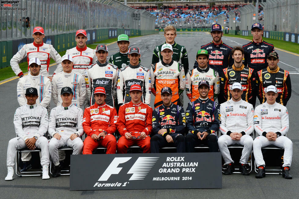 2014 - Vorne: L. Hamilton, N. Rosberg, F. Alonso, K. Räikkönen, S. Vettel, D. Ricciardo, J. Button, K. Magnussen; Mitte: F. Massa, V. Bottas, A. Sutil, E. Gutierrez, N. Hülkenberg, S. Perez, R. Grosjean, P. Maldonado; Hinten: M. Chilton, J. Bianchi, K. Kobayashi, M. Ericsson, J. Vergne, D. Kwjat.