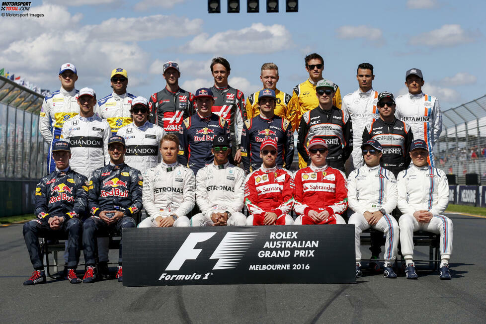 2016 - Vorne: D. Kwjat, D. Ricciardo, N. Rosberg, L. Hamilton, S. Vettel, K. Räikkönen, F. Massa, V. Bottas; Mitte: J. Button, F. Alonso, M. Verstappen, C. Sainz Jr, N. Hülkenberg, S. Perez; Hinten: M. Ericsson, F. Nasr, R. Grosjean, E. Gutierrez, K. Magnussen, J. Palmer, P. Wehrlein, R. Haryanto.