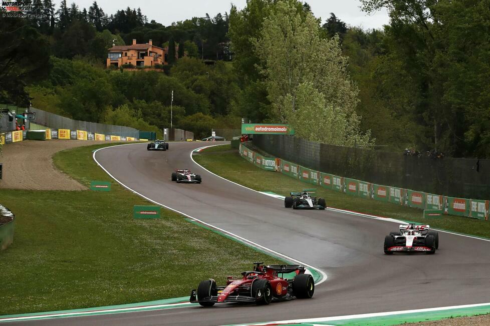 7. Imola, Emilia-Romagna (19. Mai 2024) - 2ß23 musste das Rennen aufgrund der Hochwasserkatastrophe in der Region ausfallen, 2024 kehrt Imola, das früher als Großer Preis von San Marino bekannt war, zurück. Traurige Berühmtheit erlangte es 1994, als Ayrton Senna und Roland Ratzenberger starben.