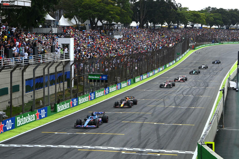 21. Sao Paulo, Brasilien (3. November 2024) - Viele spektakuläre WM-Entscheidungen sind hier schon gefallen, 2024 wird man aber erneut nur das viertletzte Saisonrennen sein. Auch hier ist ein Spagat zwischen langer Zielgerade und kurvigem Mittelsektor gefragt.