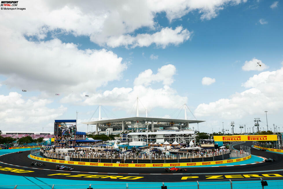 6. Miami, USA (5. Mai 2024) - Der Kurs rund um das Hard Rock Stadium in Miami war 2022 zum ersten Mal Teil des Formel-1-Kalenders und hat die Anzahl der US-Rennen verdoppelt - mittlerweile sind es allerdings schon drei. Für Aufsehen sorgte vor allem der künstlich angelegte Jachthafen.