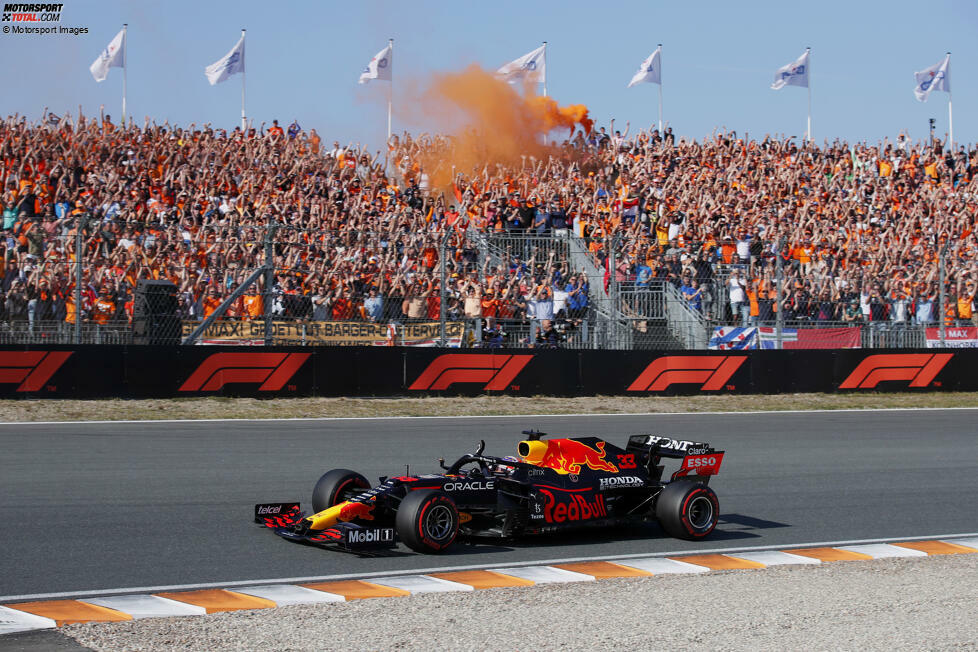 15. Zandvoort, Niederlande (25. August 2024) - Nach einer vierwöchigen Pause kommt der Formel-1-Tross zum Heimspiel von Weltmeister Max Verstappen, der alle Rennen seit dem Comeback gewinnen konnte. Highlight der umgebauten Strecke sind die beiden Steilkurven, die einzigartig im Kalender sind.