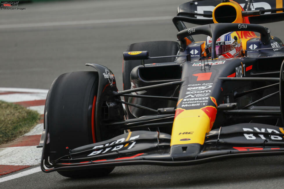 ... fährt Weltmeister Max Verstappen im Red Bull RB19 auf Medium mit 1:17.5 Minuten, aber Ferrari ist ihm dicht auf den Fersen mit Charles Leclerc und etwas weiter dahinter folgt Aston Martin mit Fernando Alonso. Auf eine Runde im Freien Training belegt dieses Trio die Plätze sechs, fünf und vier, während ...