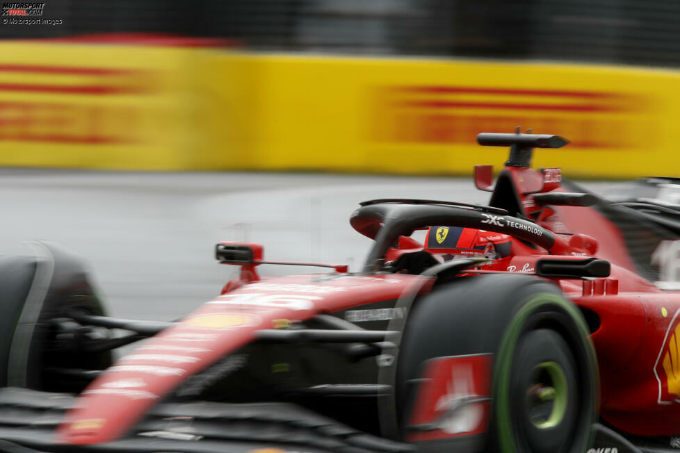 ... Leclerc im Ferrari, der sich bei der Strategie dem Team beugt und dem Wunsch nach weiteren Runden auf Intermediates nachkommt, als Slicks schon die bessere Wahl sind. Ergebnis: Es reicht nicht mehr für Q3, er fällt als Elfter schon in Q2 aus. Aber auch ...