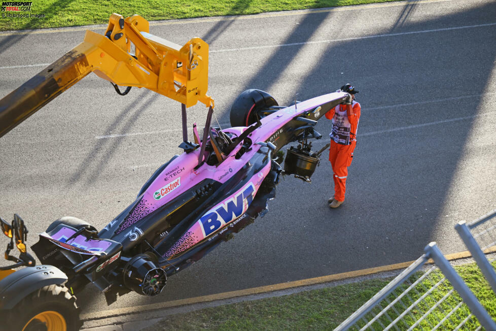 ... beim Restart räumen sich Pierre Gasly und Esteban Ocon in den Alpine-Autos gegenseitig ab und lassen viele Punkte liegen für das Team, auch ...