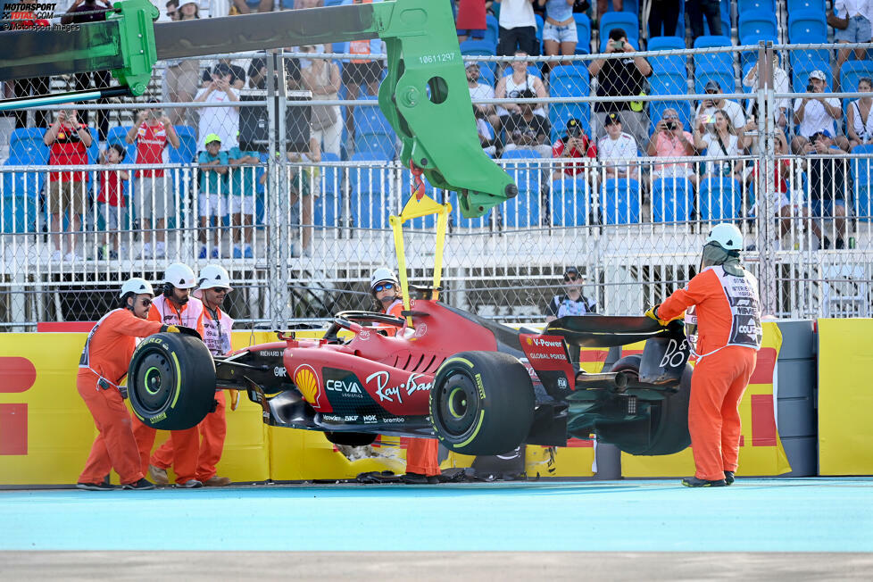 ... mit einem Ferrari-Unfall endet: Leclerc verliert das Auto - wie schon am Freitag (Foto) - in Kurve 7 und schlägt in die Banden ein. Er bleibt unverletzt, das Qualifying wird gestoppt und bei 1:36 Minuten nicht mehr fortgesetzt. Das bedeutet P7 für Leclerc. Und so steht ...