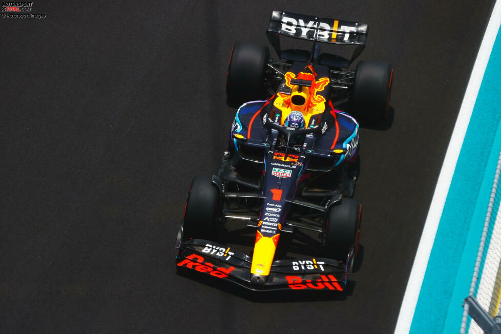 Max Verstappen startet im Red Bull RB19 ausgezeichnet in den Formel-1-Samstag in Miami: Er fährt mit 1:27.535 Minuten auf Soft die bisher beste Runde auf der US-Strecke, hat im 3. Freien Training vier Zehntel Vorsprung auf Charles Leclerc im Ferrari SF-23. Die große Überraschung aber ist ...