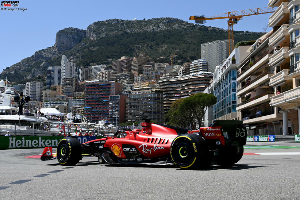 ... Charles Leclerc im anderen Ferrari: Es fehlen nur 0,065 Sekunden auf Verstappen. Dritter wird Sainz, weitere 0,042 Sekunden zurück.  Die Top 3 liegen am Freitag also fast innerhalb von nur einer Zehntelsekunde! Eine weitere ...