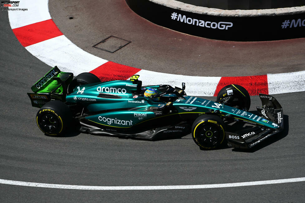 ... Zehntelsekunde zurück ist Alonso im Aston Martin auf P4, nachdem er sich wiederholt über das Verhalten seiner Kollegen auf der Strecke beschwert hat. Doch das Problem von 