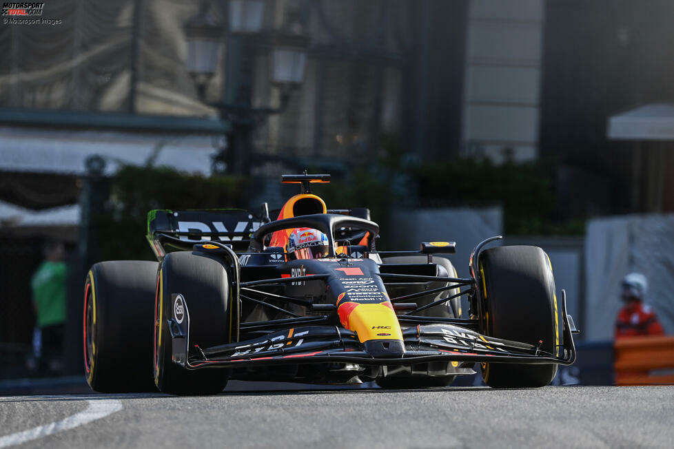 ... steht Verstappen im Red Bull längst vorne, und er bleibt es auch: 1:12.462 Minuten auf Soft bedeuten die Tagesbestzeit für ihn. Fast dran ist ...