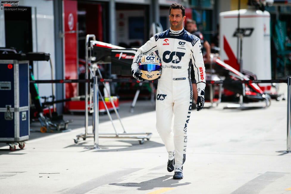 ... Ricciardo will sich mit seinem Comeback natürlich für eine Rückkehr zu Red Bull ins Stammcockpit empfehlen. Er tut das mit einem nagelneuen Rennoverall und mit ...