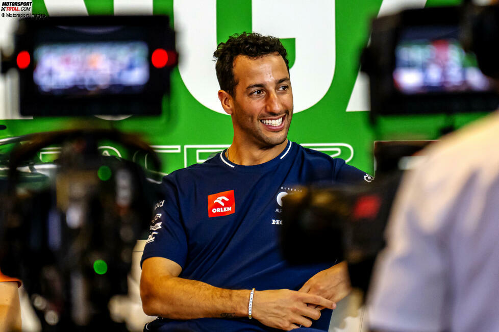 ... stellt sich bei der FIA-Pressekonferenzen auch gleich den Fragen der Journalisten. Bei der traditionellen Donnerstags-PK trifft Ricciardo zudem auf ...