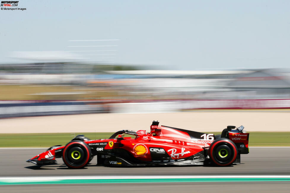 Charles Leclerc beginnt stark im 3. Freien Training: Im Ferrari SF-23 fährt er 1:27.419 Minuten und ist damit die Nummer eins vor dem erneut überraschenden Alexander Albon im Williams FW45 und Fernando Alonso im Aston Martin AMR23. Bei Alfa Romeo dagegen ...