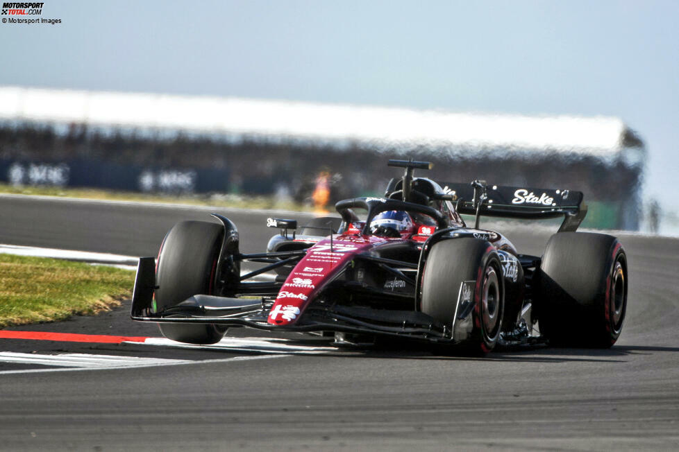 ... Zhou-Teamkollege Valtteri Bottas: Er rollt nach dem ersten Segment aus und kann gar nicht an Q2 teilnehmen, bekommt damit automatisch Startplatz 15 zugewiesen - und wird später mangels ausreichend Sprit im Tank disqualifiziert. Zhou belegt P18 unter 20 Fahrern. Ganz vorne ...