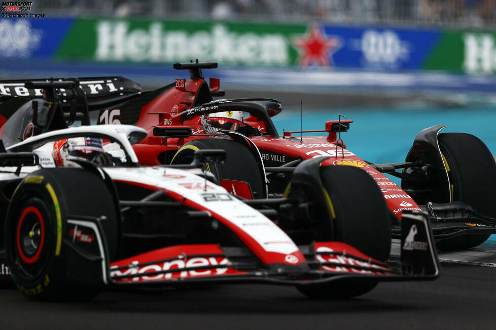 ... schnappt sich Kevin Magnussen im Haas VF-23 von Startplatz vier aus. Zwischendurch macht er Charles Leclerc im Ferrari (am Ende Siebter) mächtig das Leben schwer. US-Team Haas nimmt bei seinem ersten Heimrennen in diesem Jahr also etwas Zählbares mit. Für ...
