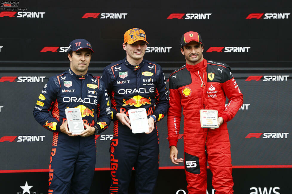 ... erzielen einen Doppelsieg, womit die Red-Bull-Serie 2023 hält: Das Team hat alle bisherigen Rennen gewonnen. Dritter wird Ferrari-Fahrer Carlos Sainz, denn ...