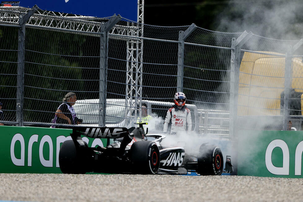 ... Nico Hülkenberg im Haas VF-23, der als einziger Fahrer ausfällt. Er bleibt 