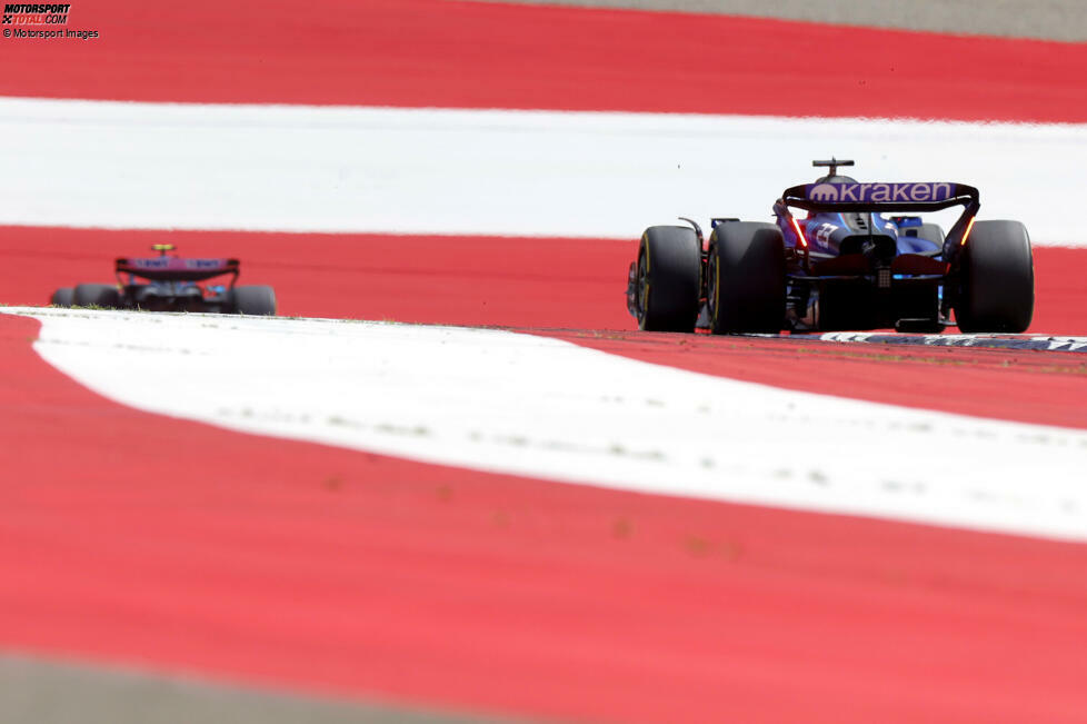 ... Pierre Gasly im Alpine 523 sowie Lance Stroll im zweiten Aston Martin, die auf den beiden letzten Punkterängen ins Ziel kommen. Um zehn Sekunden geht Alexander Albon im Williams FW45 als Elfter leer aus, genauso wie ...