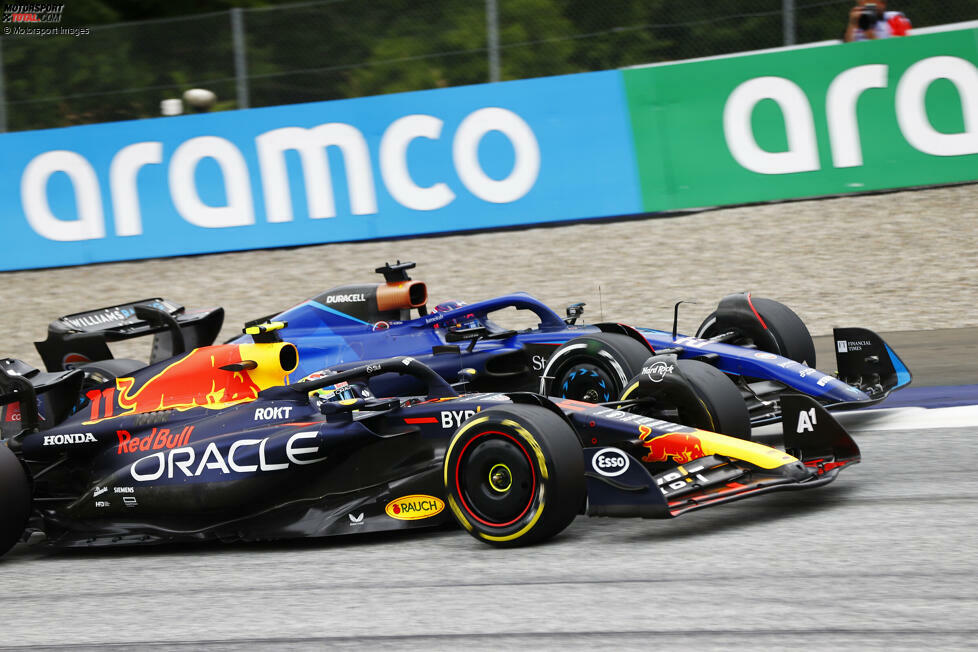 ... Sergio Perez im zweiten Red Bull, der eine ordentliche Aufholjagd zeigt und einen weiteren Podestplatz erzielt. Er fängt unter anderem noch Carlos Sainz im zweiten Ferrari und ...