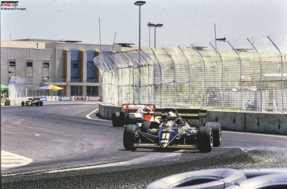 Einmal gastiert die Formel 1 1984 in Dallas, Texas. Große Hitze und aufbrechender Asphalt machen den Grand Prix zu einer echten Kraft- und Nervenprobe. Ein zweites Mal kommt die Formel 1 nicht mehr.