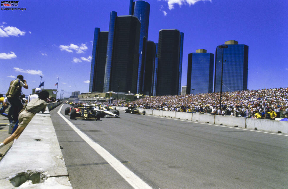 Detroit ist ab 1982 die Kulisse für ein Formel-1-Stadtrennen und erstmals richtet ein Land drei Grands Prix in einem Jahr aus. Aber auch in Detroit wird die Formel 1 in den USA nicht auf Dauer heimisch: 1988 ist die Strecke ein letztes Mal im WM-Kalender vertreten.