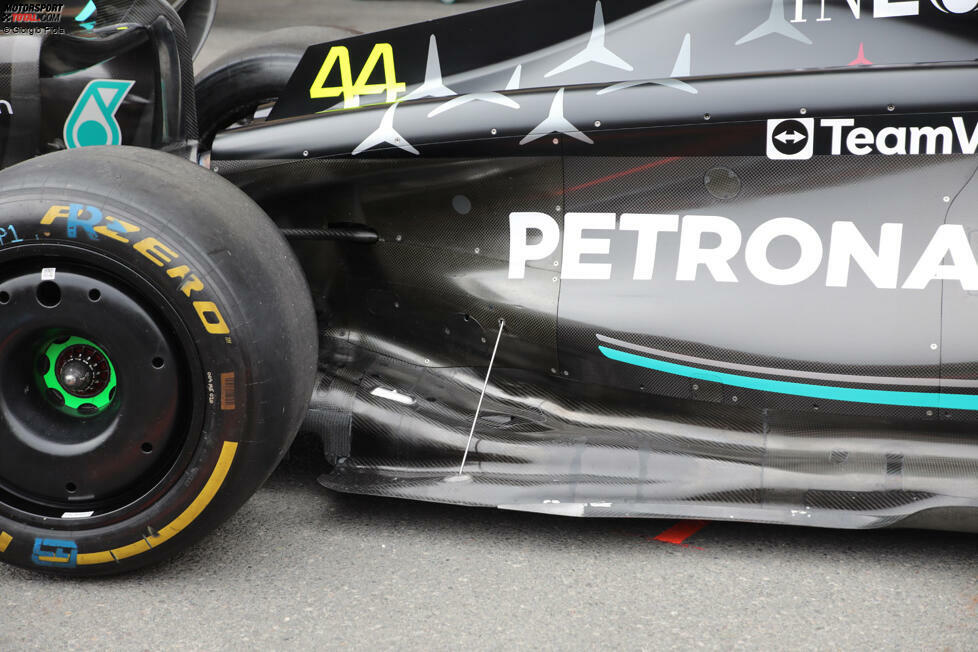 Mercedes W14: Unterboden mit Haltestrebe