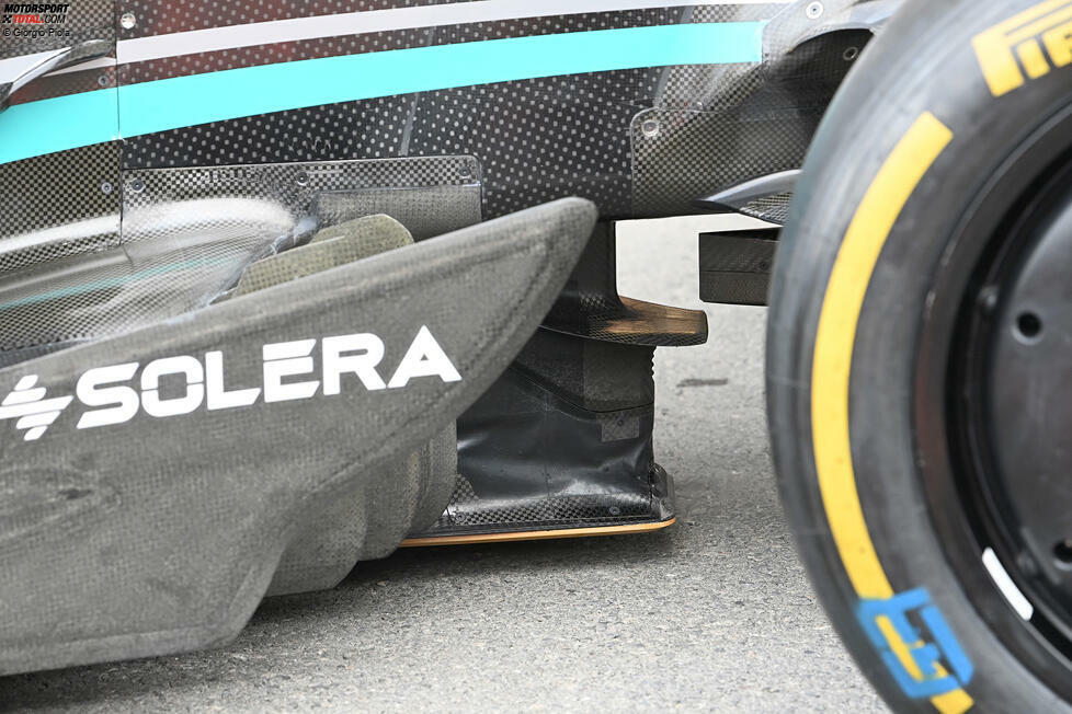 Mercedes W14: Lufteinlässe am Unterboden