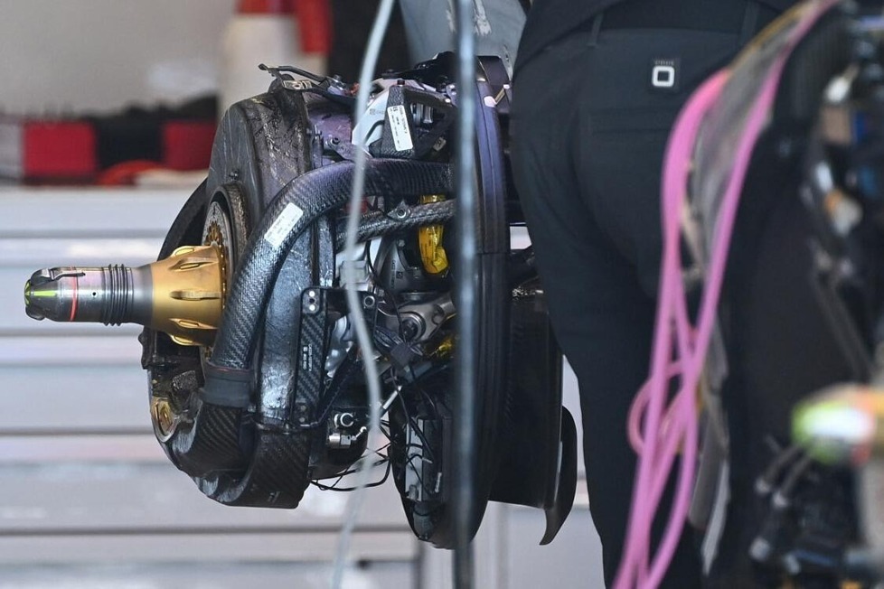 Aktuelle Technikfotos aus der Formel-1-Boxengasse beim Grand Prix von Aserbaidschan 2023, dokumentiert von Motorsport Images und Giorgio Piola!