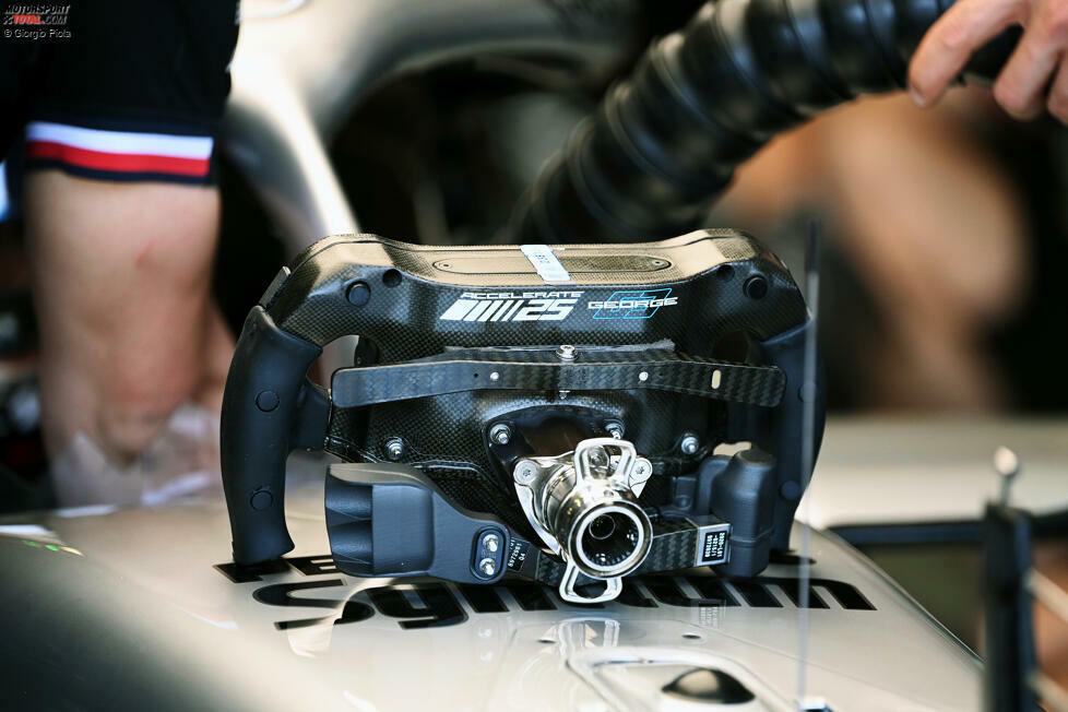 Mercedes W14: Lenkrad