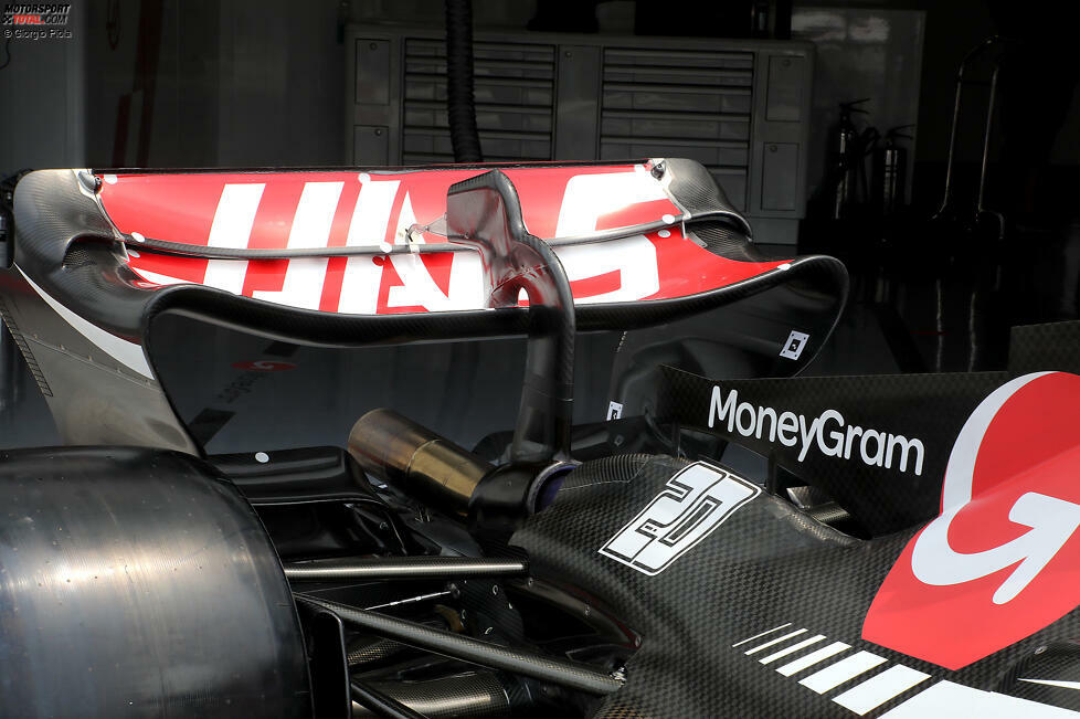 Haas VF-23: Heckflügel-Halterung