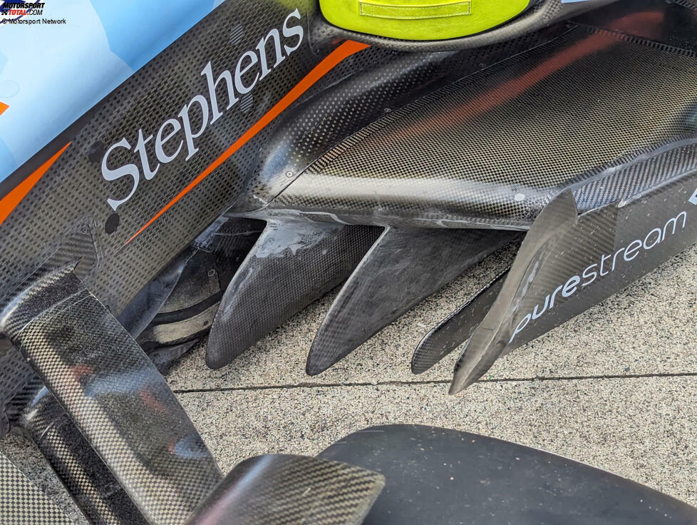 Williams FW45: Lufteinlässe am Unterboden