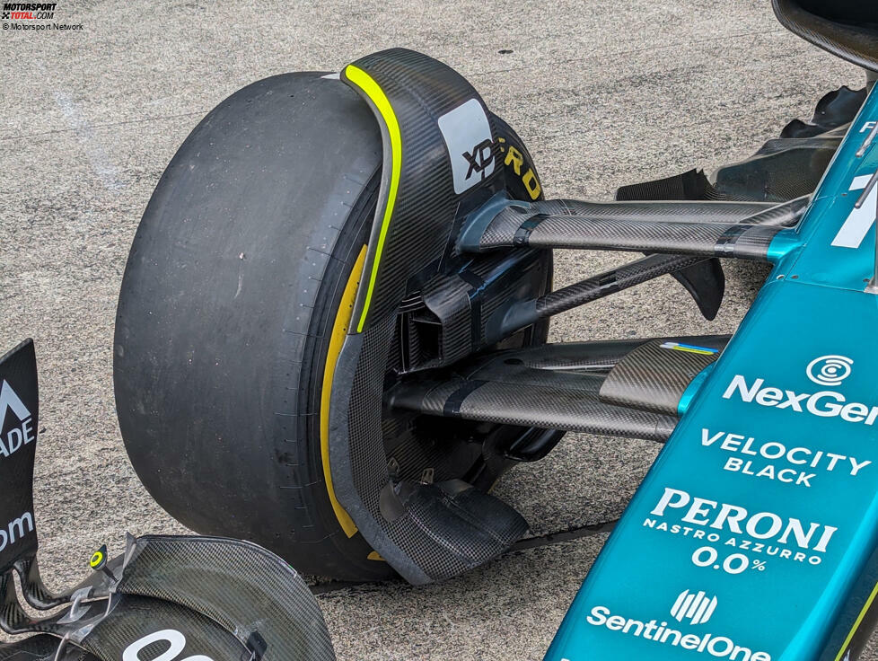 Aston Martin AMR23: Bremsschacht an der Vorderachse