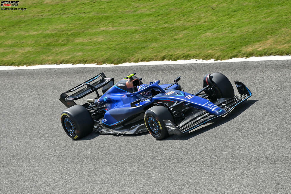 Der Tagesschnellste Zhou war am Freitag übrigens einer von drei Fahrern, die den ganzen Tag im Auto saßen. Die anderen beiden: Fernando Alonso im Aston Martin AMR23 und Formel-1-Rookie Logan Sargeant im Williams FW45 (Foto). Sargeant fuhr mit 154 Runden die meisten Runden des Tages.