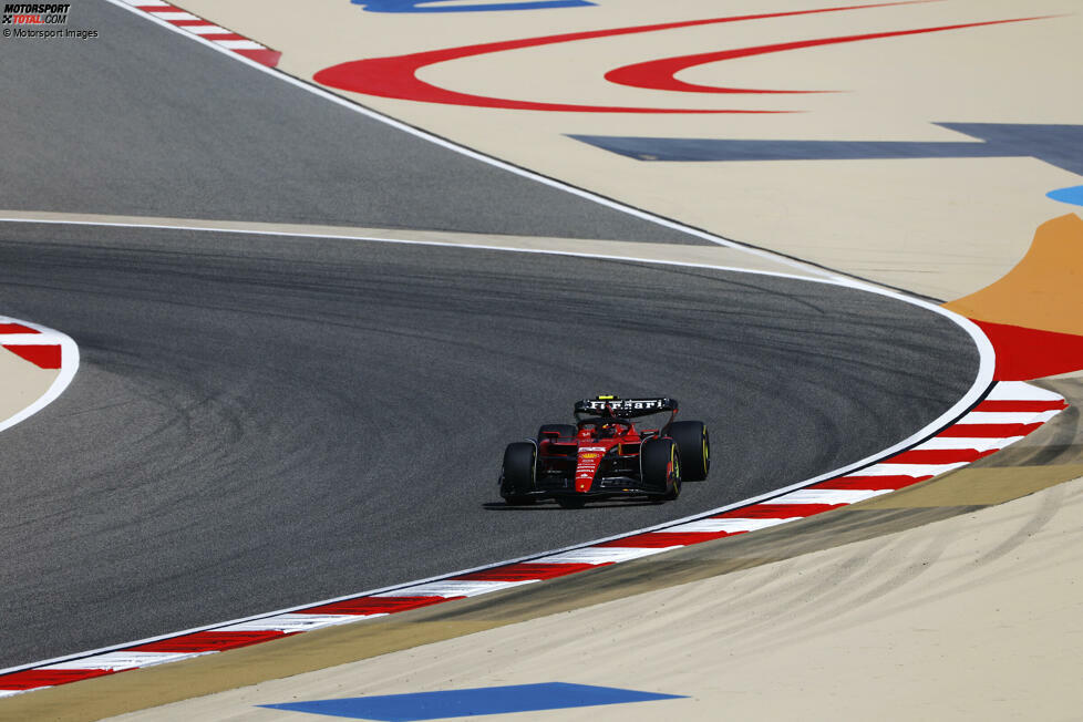 Und auch im direkten Longrun-Vergleich mit Ferrari (Carlos Sainz im SF-23) war Red-Bull-Pilot Perez ein paar Zehntelsekunden pro Runde schneller.