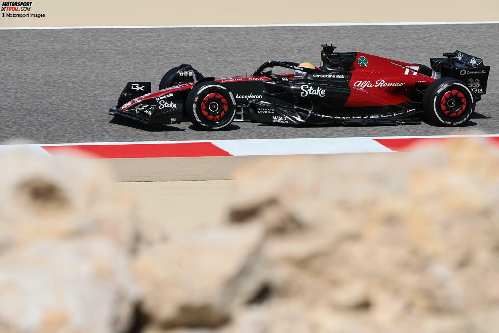Alfa Romeo hatte am Tag nach der Freitagsbestzeit von Guanyu Zhou ein paar Schwierigkeiten. Valtteri Bottas fuhr den C43 am Samstag den ganzen Tag und schloss auf P3 ab. Vormittags aber gab es einen Defekt im Antriebsbereich, der einiges an Streckenzeit kostete. Alfa Romeos Wochenbilanz in Runden: 402