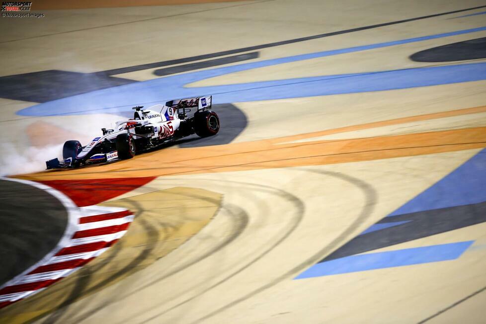 So wie es in jedem Formel-1-Rennen einen Ersten gibt, so gibt es auch immer einen Letzten. Doch welcher Fahrer hat in der Geschichte der Formel 1 am öftesten den letzten Platz belegt? Dieser Frage wollen wir in dieser Fotostrecke nachgehen. Dabei zählt die offizielle Wertung - also Fahrer, die 90 Prozent des Rennens geschafft haben.