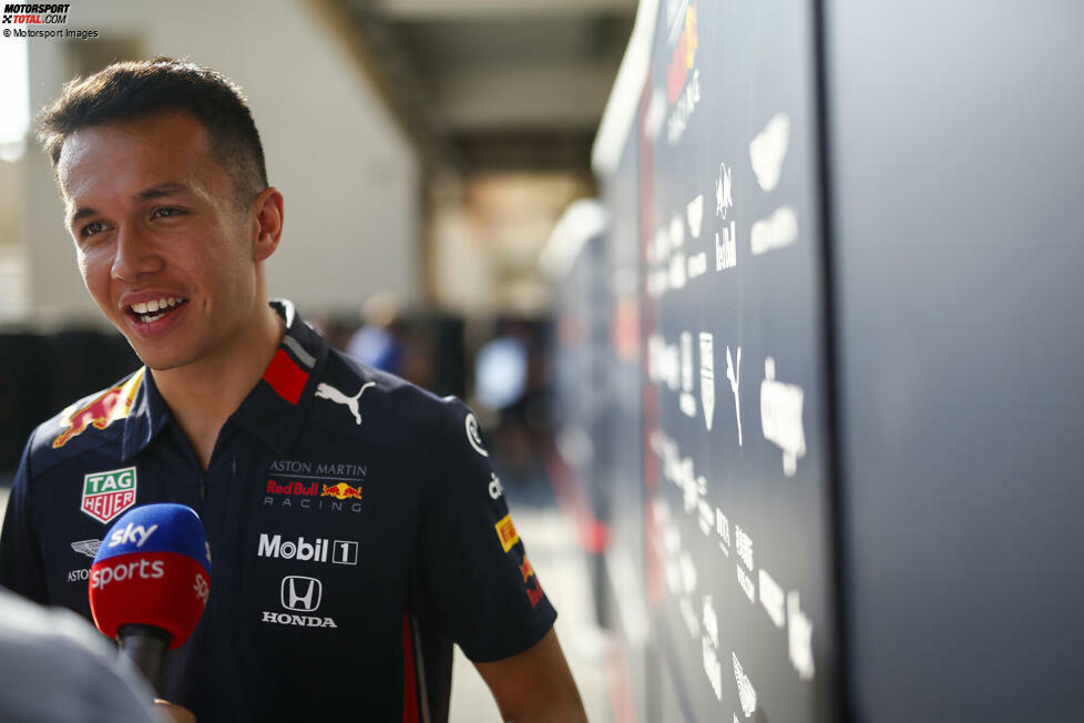 #8 Alexander Albon: Gasly wird damals durch Albon ersetzt, der seine erste Formel-1-Saison fährt. Zwar schlägt er sich beachtlich, gegen Max Verstappen sieht er jedoch kein Land. Immerhin darf der Thailänder 2020 zwei Podestplätze bejubeln, bevor er seinen Stammplatz in der Formel 1 für ein Jahr verliert und bei Williams neu beginnt.