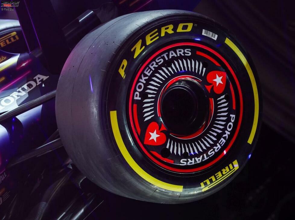 ... wie detailreich Red Bull das Sonderdesign auflegt, zeigt sich an den Felgen: Ein entsprechender Sponsor wirbt hier ebenfalls im Las-Vegas-Look. Etwas dezenter ...