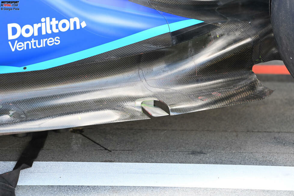 Eine Nahaufnahme des Bodenausschnitts und der Unterbodenlasche, die zu Beginn der Saison von Williams verwendet wurden.