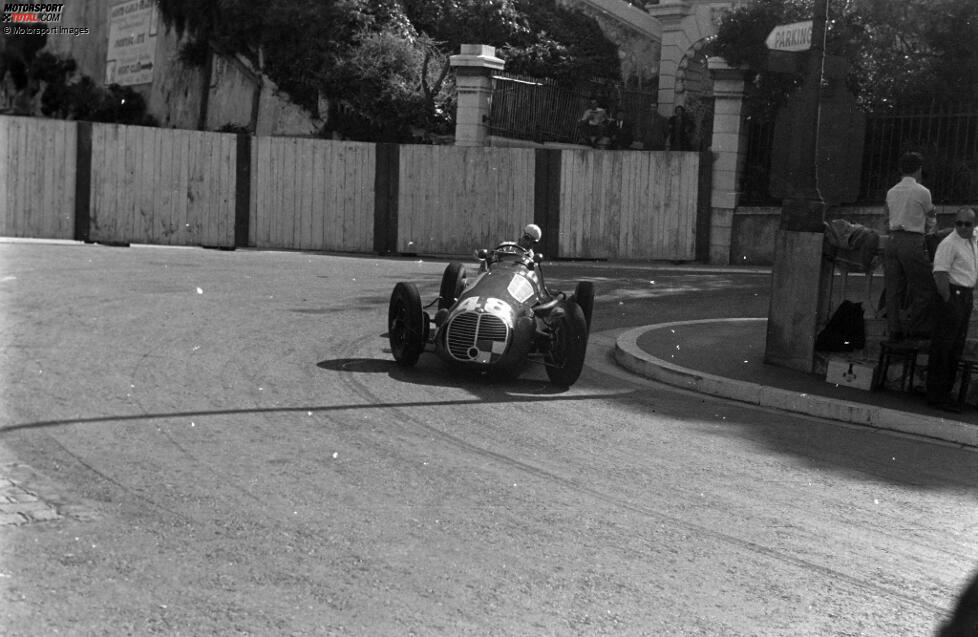#2 Louis Chiron (50 Jahre, 9 Monate, 18 Tage) - Schon 50 Jahre alt ist der Monegasse, als die Formel 1 1950 überhaupt beginnt. Beim zweiten Rennen in Monaco überstehen nach einem Massenunfall nur neun Fahrer die erste Runde, was Chiron zu seinem einzigen F1-Podium verhilft. Aber: Den GP selbst hatte er schon vor F1-Zeiten gewonnen - 1931.