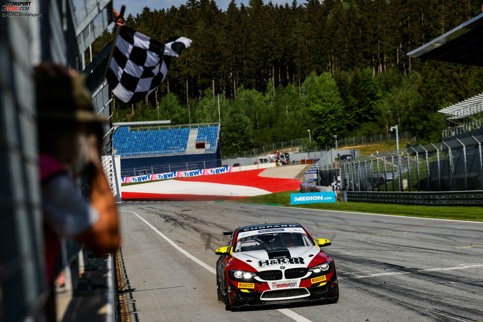 Drei weitere Piloten konnten sich 2022 als Mehrfachsieger in den Geschichtsbüchern der ADAC GT4 Germany verewigen. Michael Schrey und Gabriele Piana erzielten auf dem Red Bull Ring einen Doppelsieg.