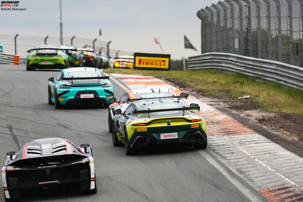 Insgesamt 86 Piloten gaben in der ADAC GT4 Germany 2022 Vollgas. Mit Deutschland, Österreich, der Schweiz, den Niederlanden, Luxemburg, Frankreich, Italien, Spanien, Bulgarien, Ungarn, der Ukraine, Tschechien, Dänemark, Großbritannien, Israel und den USA repräsentierten sie 16 unterschiedliche Länder.