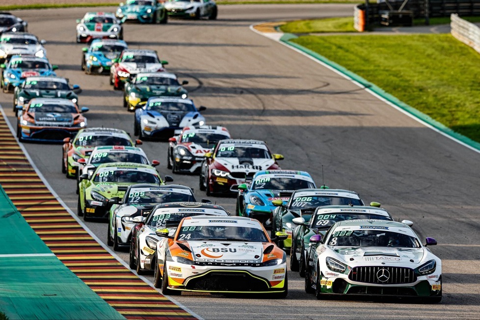 Ein Feld voll wie nie zuvor, Markenviefalt bei Siegern und Titelträgern und ein internationales Feld: Die ADAC GT4 Germany 2022 in Zahlen