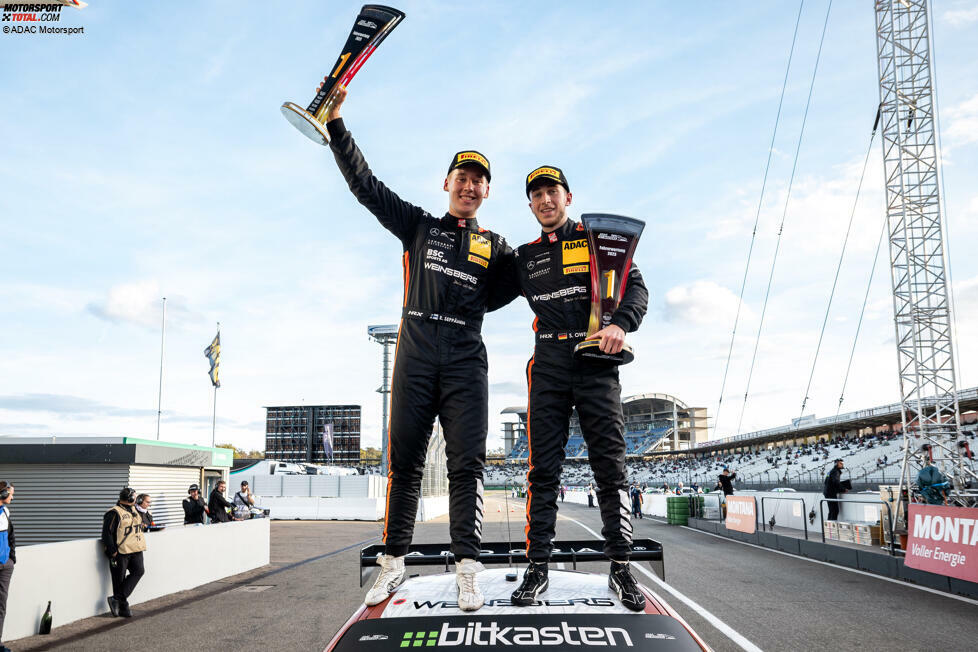 Salman Owega und Elias Seppänen stellten das erfolgreichste Fahrer-Duo im ADAC GT Masters 2023. Die Champions am Steuer eines Mercedes-AMG GT3 Evo von Landgraf Motorsport stemmten im Saisonverlauf viermal den Siegerpokal in die Höhe.